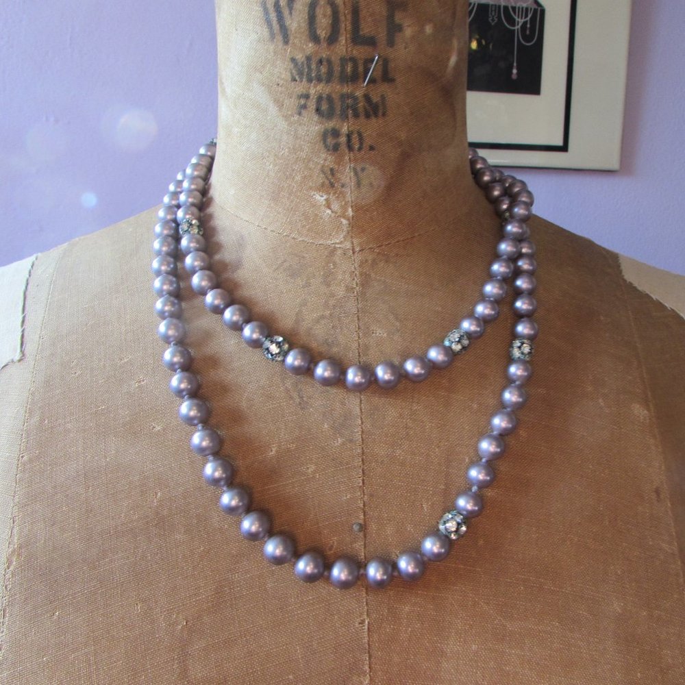 Vintage mauve pearl and rhinestone 37'' long necklace